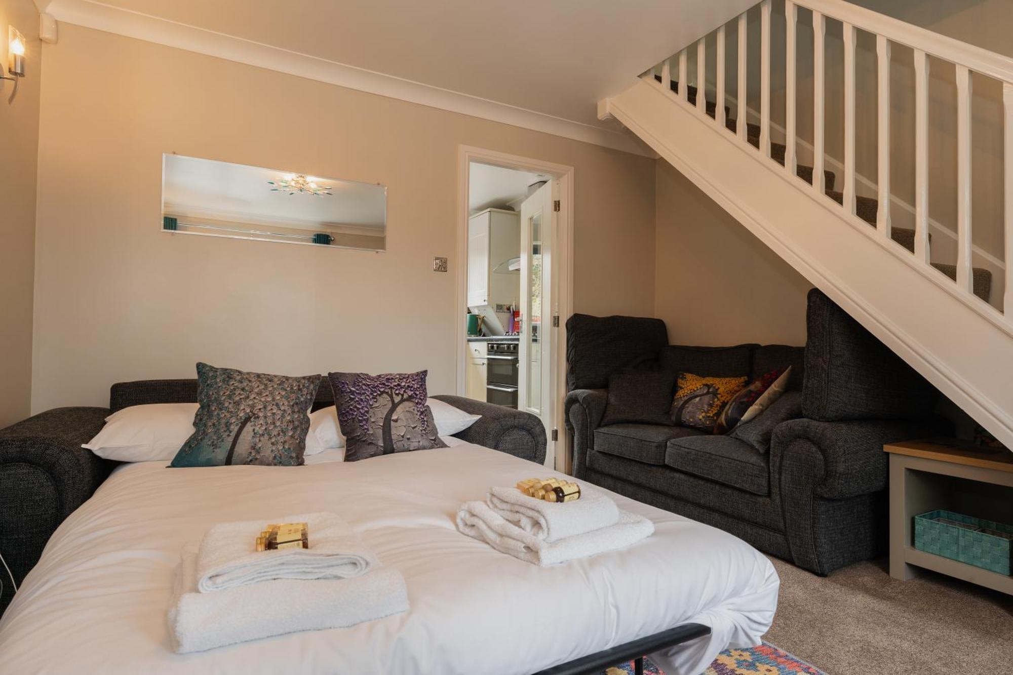 Greenway House - Ideal 1 Bedroom Home, Ev Charger & Parking - Sleeps 4 * Chester