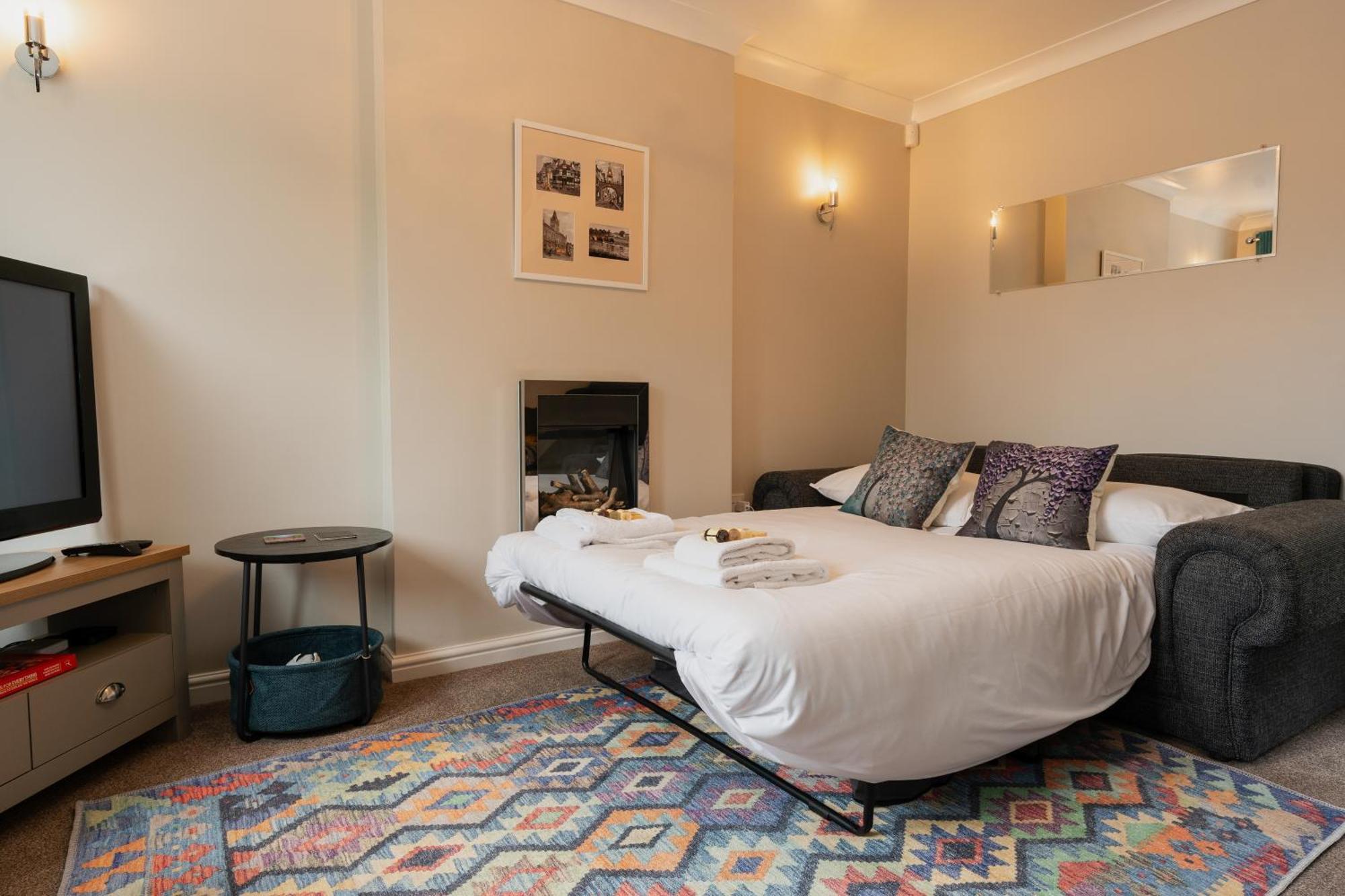 Greenway House - Ideal 1 Bedroom Home, Ev Charger & Parking - Sleeps 4 Holiday home Chester